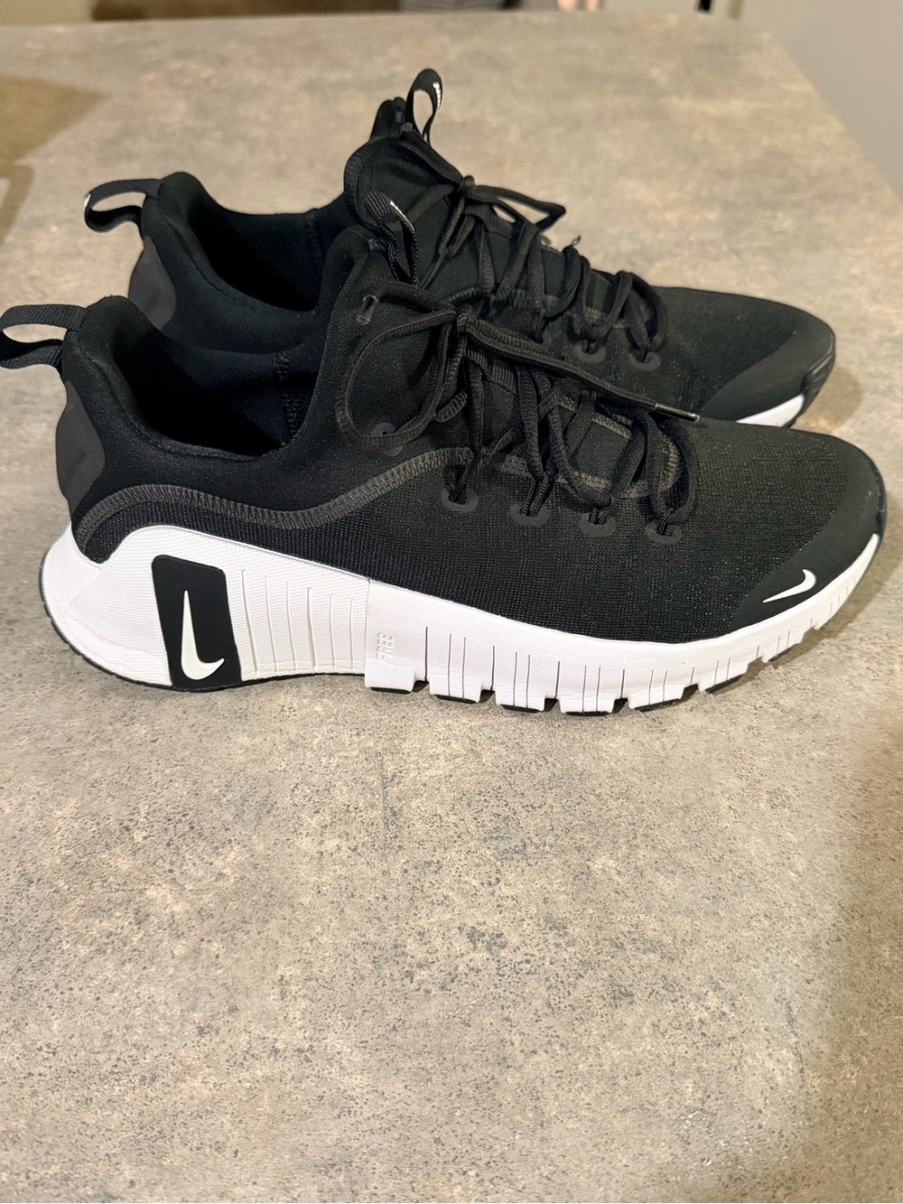 Nike Men's Black and White Running Trainers